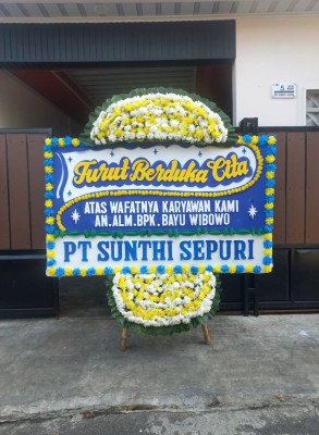 Papan Bunga Duka di Benteng Pasar Atas