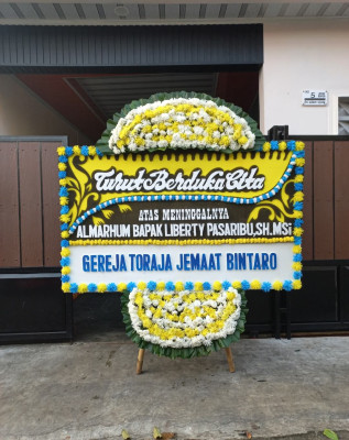 Papan Bunga Duka di Benteng Pasar Atas
