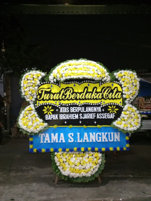 Papan Bunga Duka di Benteng Pasar Atas
